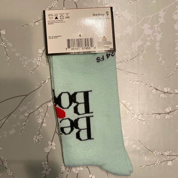 Men’s Betty Boop Crew Length Socks - Picture 2 of 4
